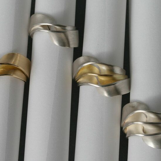 Serie Möbiusring Silber und Gold, Doppelt und dreifach geschlungen.